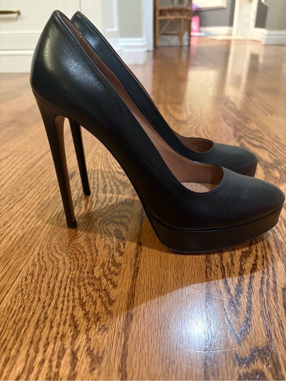 Alaia Pumps - Picture 3 of 6